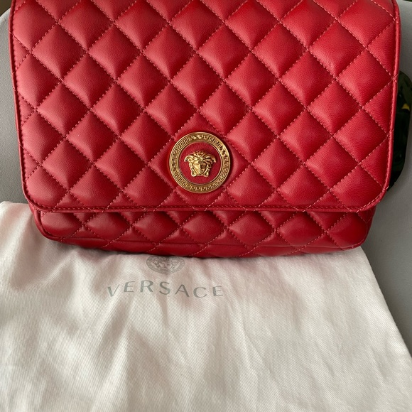 Authentic Versace Medusa Nappa Leather Quilted Red Shoulder bag Retail 1,600$ - Picture 15 of 16